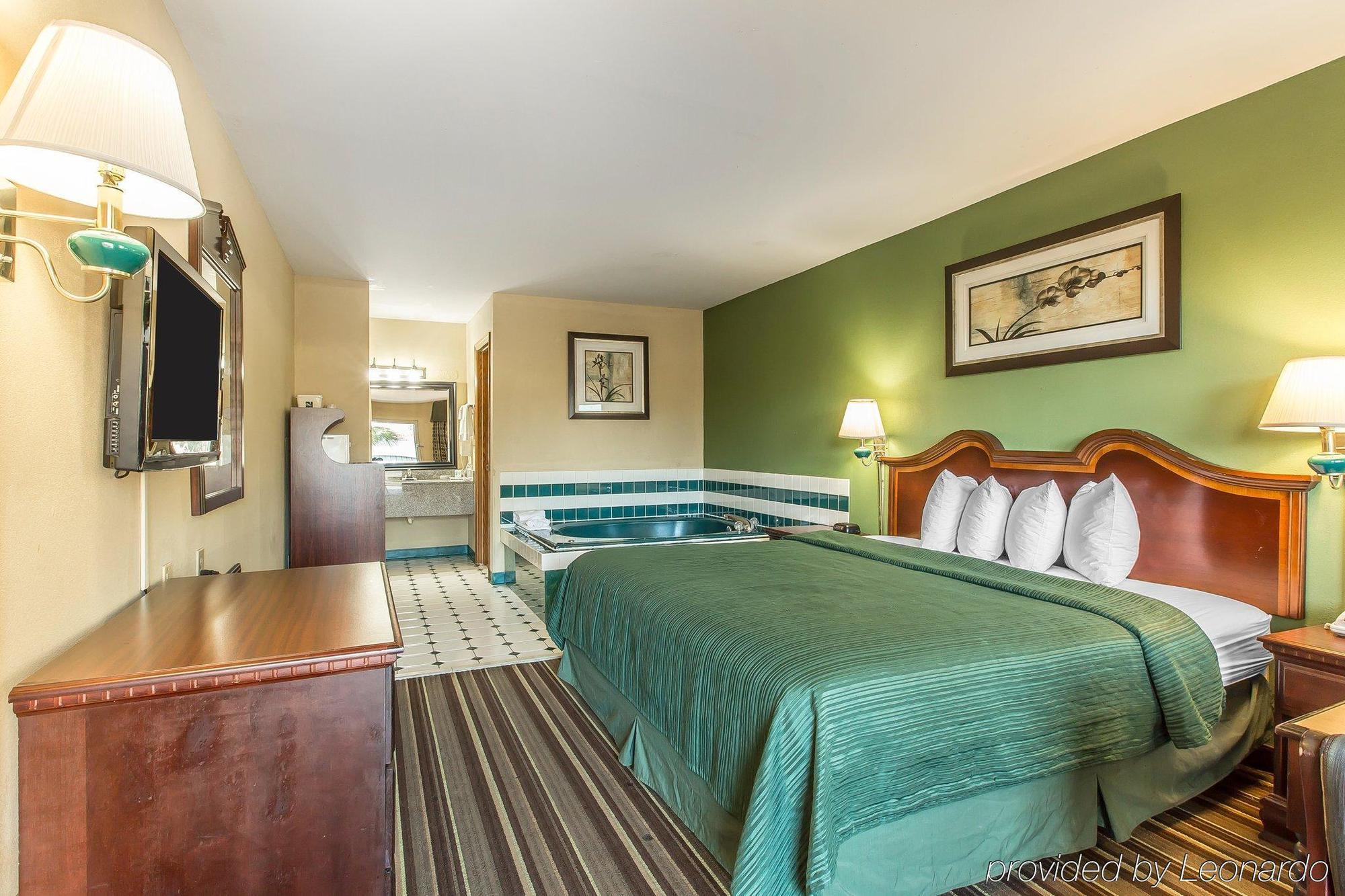 Quality Inn And Suites Macon Exteriér fotografie
